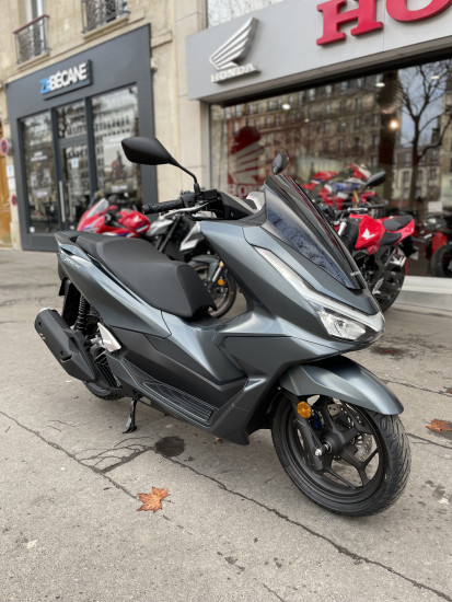 Honda PCX 125 - 2990€ - 499KM - GRIS ARGENT - MEC 2026 - PARIS
