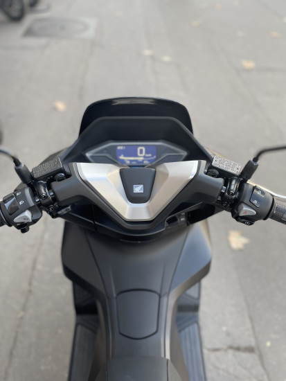 Honda PCX 125 - 2890€ - 499KM - NOIR MAT - MEC 02/2026 - PARIS