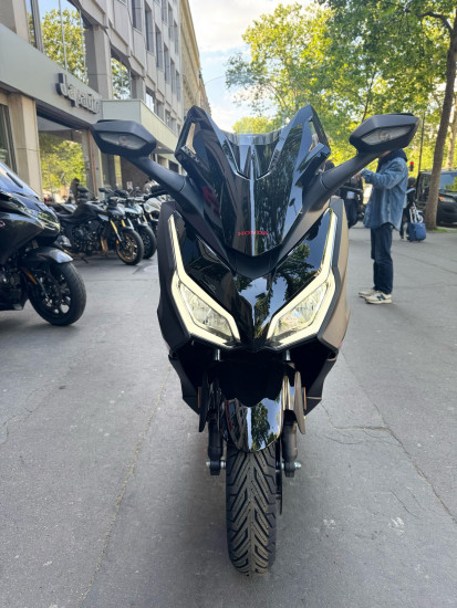 Honda NSS 125 FORZA Spéciale Edition - ETAT NEUF - 499KM - 4999€ - CARBONE MAT SE - MEC 10/2025 - PARIS