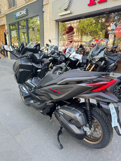 Honda NSS 125 FORZA Spéciale Edition - ETAT NEUF - 499KM - 4999€ - CARBONE MAT SE - MEC 10/2025 - PARIS
