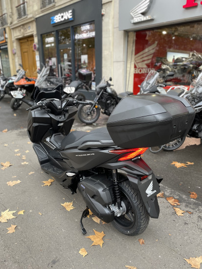 Honda NSS 125 FORZA SMART TOP BOX  - POIGNEES CHAUFFANTES - 499KM - 5599€ - GRIS MAT - MEC 11/2025 - PARIS